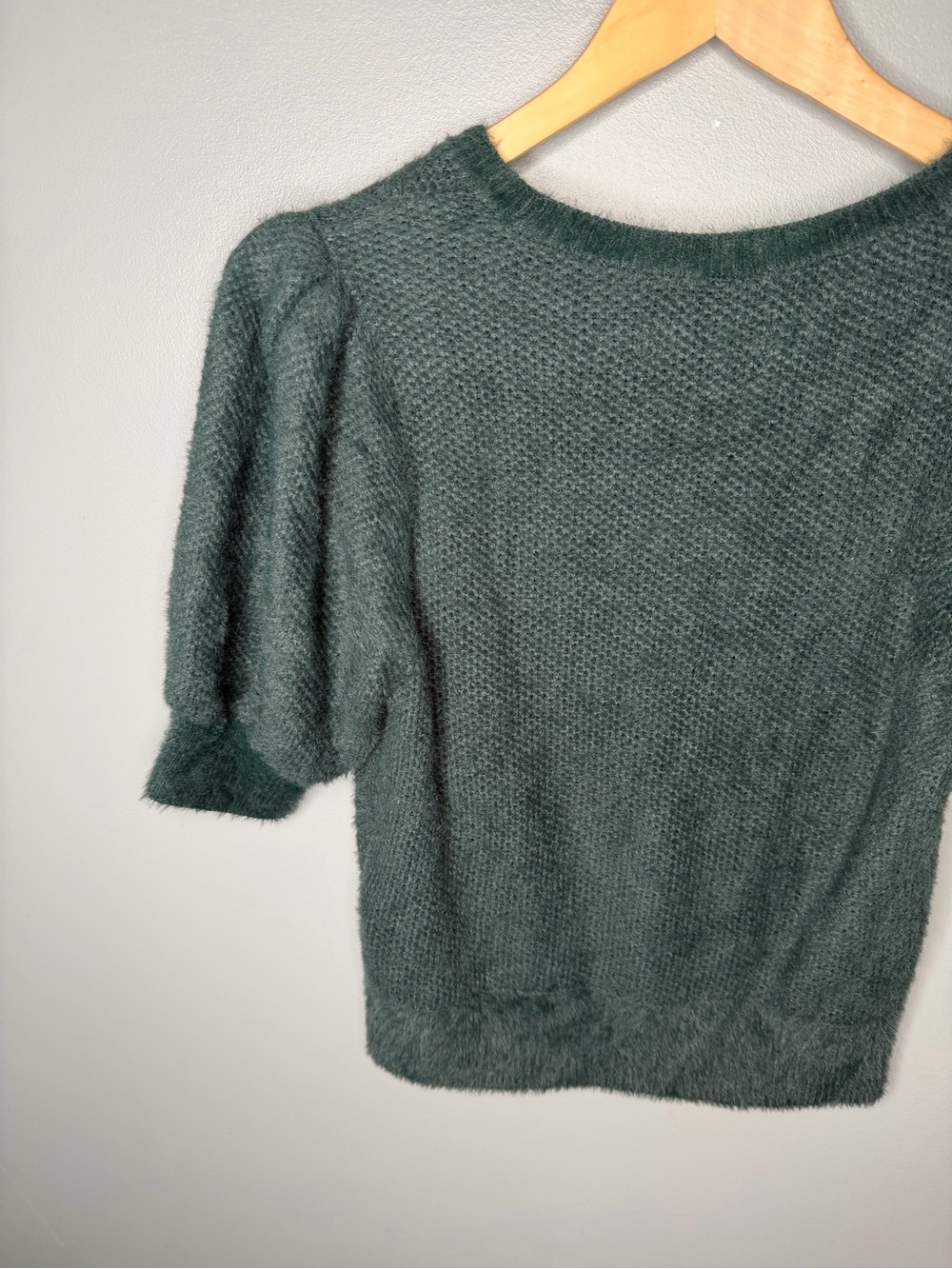 Abercrombie & Fitch Soft A&F Eyelash Soft Knit Puff Sleeve Sweater Top - Picture 6 of 8